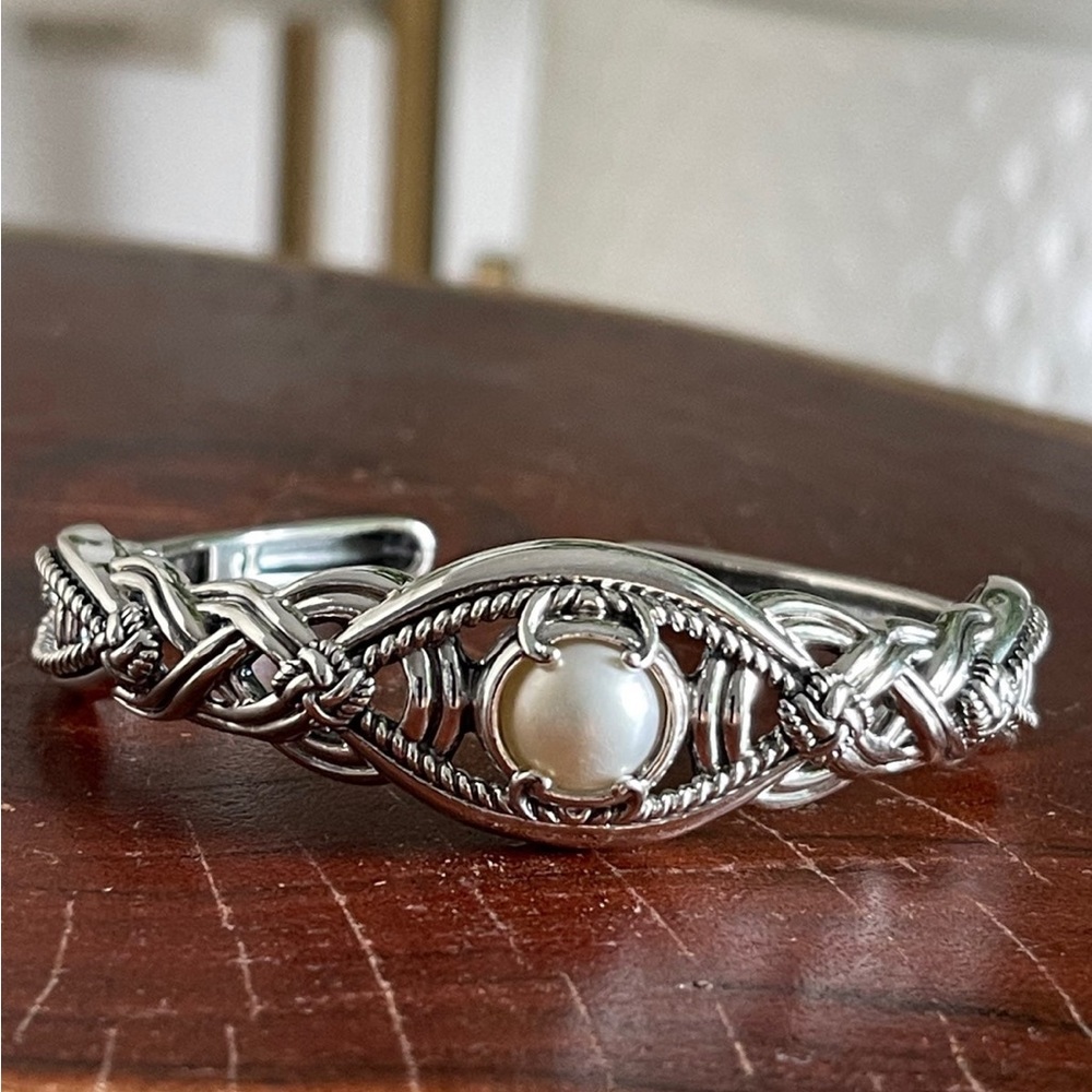 Carolyn Pollack mabe pearl prayer knot hinged bracelet